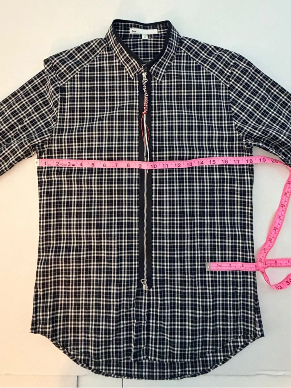 Five Centimeters Brand Men's Black & White Plaid Zip-Front Shirt. Size S